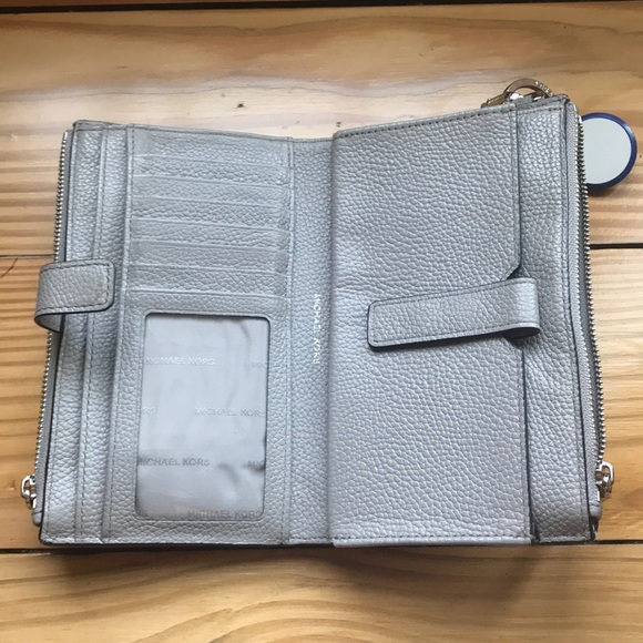 Michael Kors Wristlette / Wallet - Picture 4 of 7